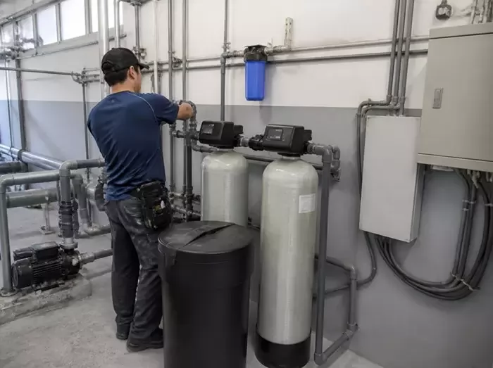 高雄行政大樓全戶軟水安裝工程｜地下室機房｜添源淨水案例