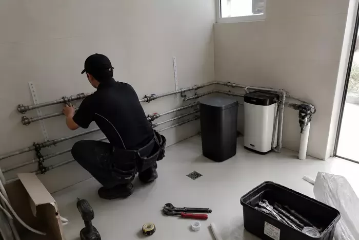 高雄辦公大樓軟水安裝工程｜水錶室管路安裝｜添源淨水案例